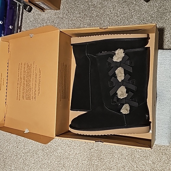 Koolaburra by UGG W Victoria Tall Boots - Picture 1 of 6